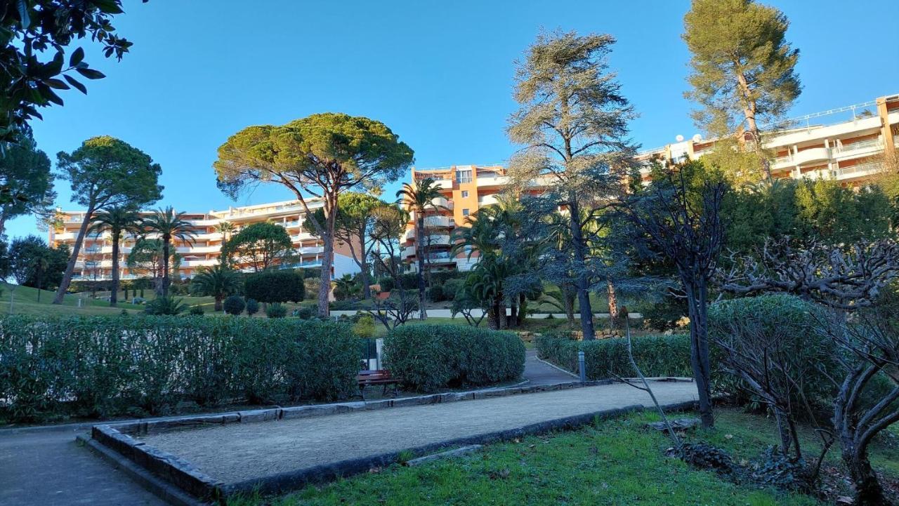 Charmant Appartement Residentiel Avec Terrasse, Jardin Privatif Et Piscine A Cannes Eksteriør bilde