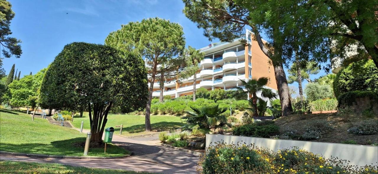 Charmant Appartement Residentiel Avec Terrasse, Jardin Privatif Et Piscine A Cannes Eksteriør bilde
