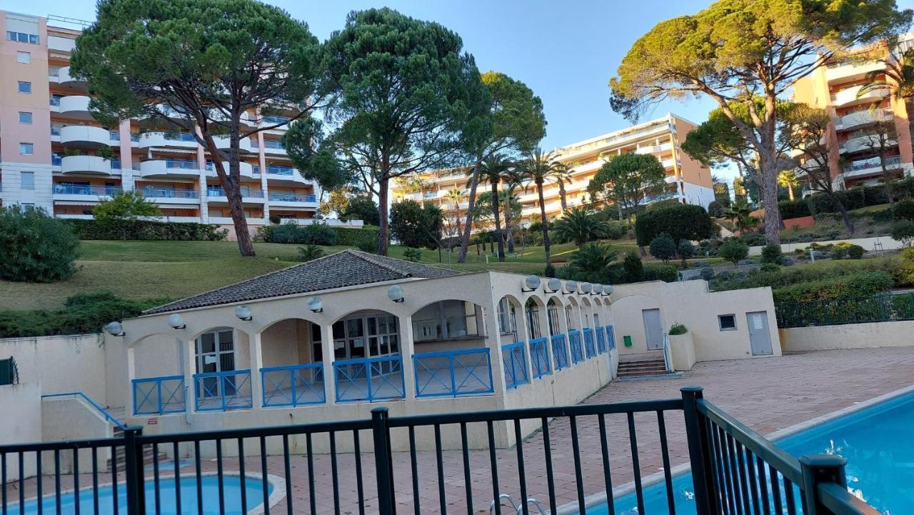Charmant Appartement Residentiel Avec Terrasse, Jardin Privatif Et Piscine A Cannes Eksteriør bilde