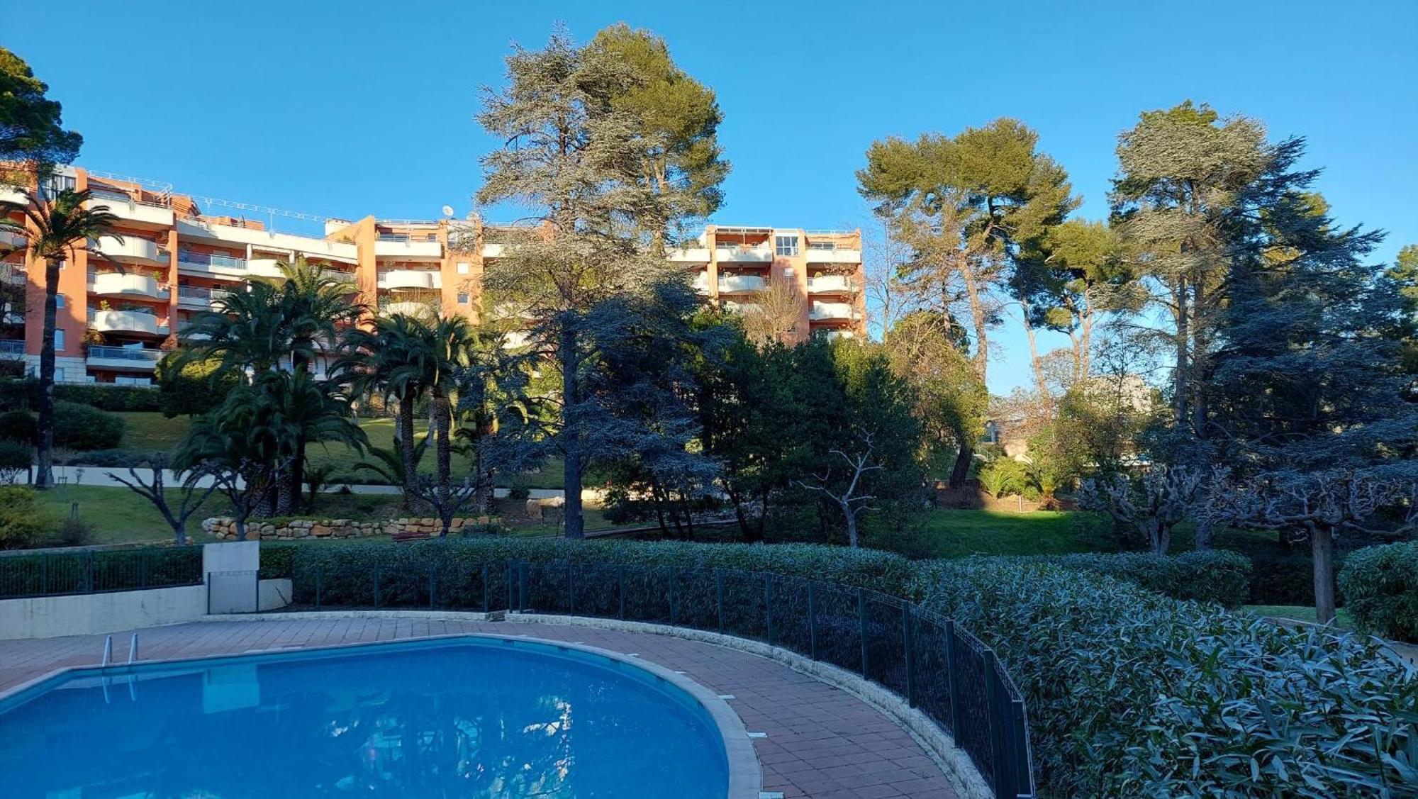 Charmant Appartement Residentiel Avec Terrasse, Jardin Privatif Et Piscine A Cannes Eksteriør bilde